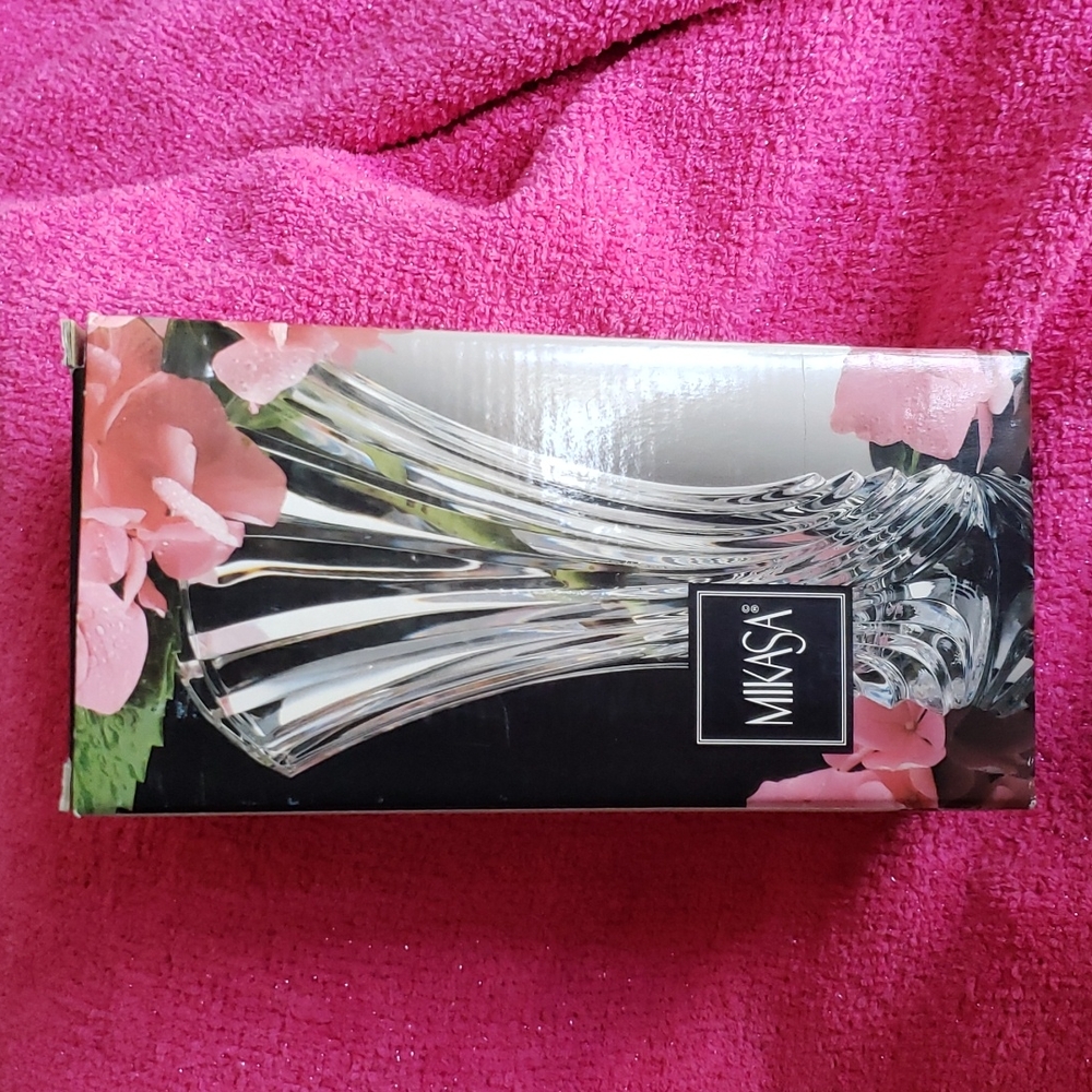 Mikasa 8" bud vase